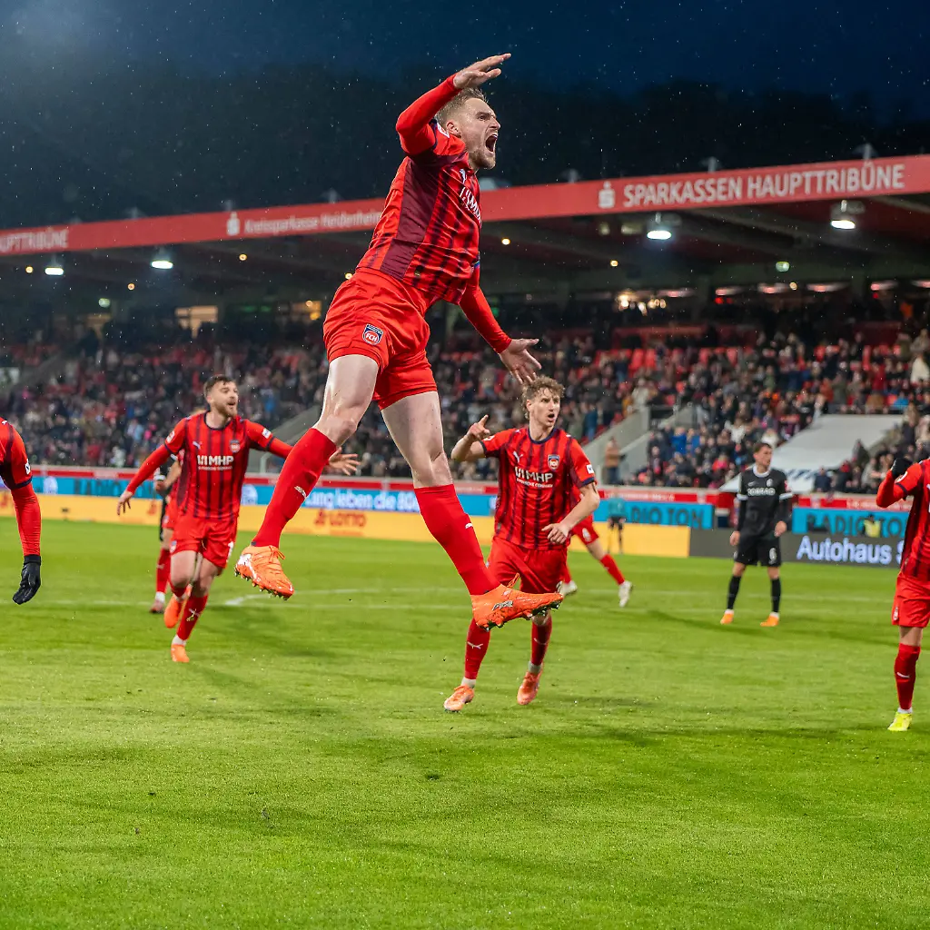 Patrick-Mainka-FC-Heidenheim-06-jubelt-nach-dem-Ausgleich-zum-1-1-GER-1-FC-Heidenheim-1846-vs-SC-Freiburg-Fussball-1-Bundesliga-13-Spieltag-Spielzeit-2025-2026-06-12-2025-DFL-REGULATIONS-PROHIBIT-ANY-USE-OF-PHOTOGRAPHS-AS-IMAGE-SEQUENCES-AND-OR-QUASI-VIDEO-GER-1-FC-Heidenheim-1846-vs-SC-Freiburg-Fussball-1-Bundesliga-13-Spieltag-Spielzeit-2025-2026-06-12