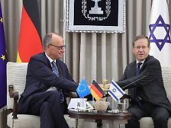 Antrittsbesuch in Nahost: Merz: Gaza-Krieg hat Deutschland "vor einige Dilemmata gestellt"