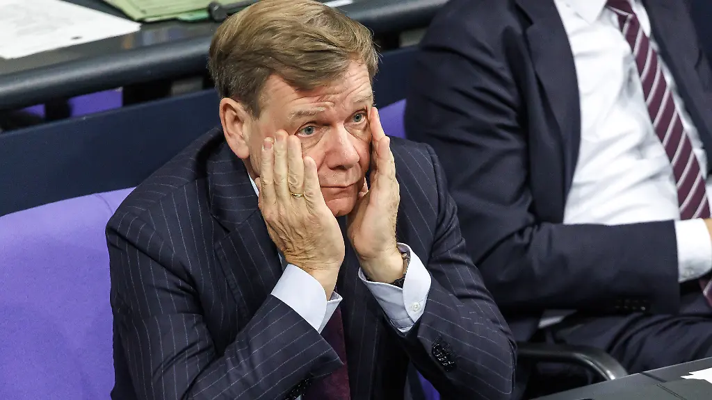 Johann-Wadephul-CDU-Bundesaussenminister-bei-der-Plenarsitzung-im-Deutschen-Bundestag-am-5-12-25-in-Berlin