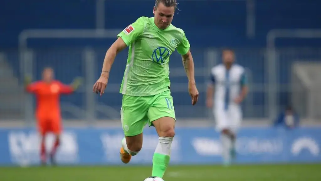 Wolfsburgs-Felix-Klaus-waehrend-eines-Spiels