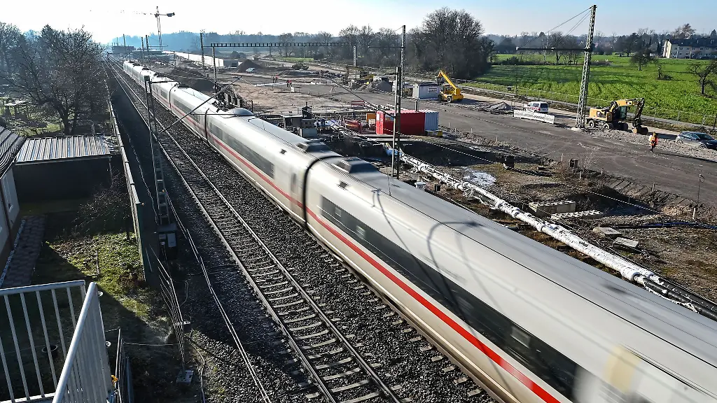 Weil-der-Tunnel-bei-Rastatt-spaeter-fertig-wird-als-geplant-muessen-sich-Fahrgaeste-auf-der-Rheintalbahn-darauf-einstellen-dass-mancherorts-weniger-ICE-halten