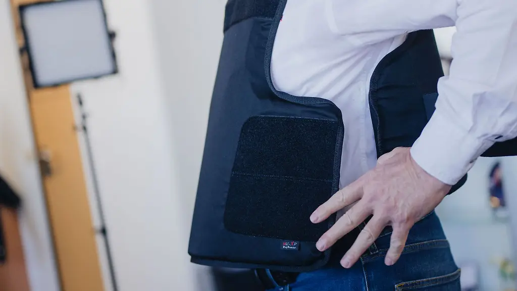 In-Sachsen-Anhalt-muessen-Gerichtsvollzieher-seit-April-vergangenen-Jahres-Schutzwesten-tragen