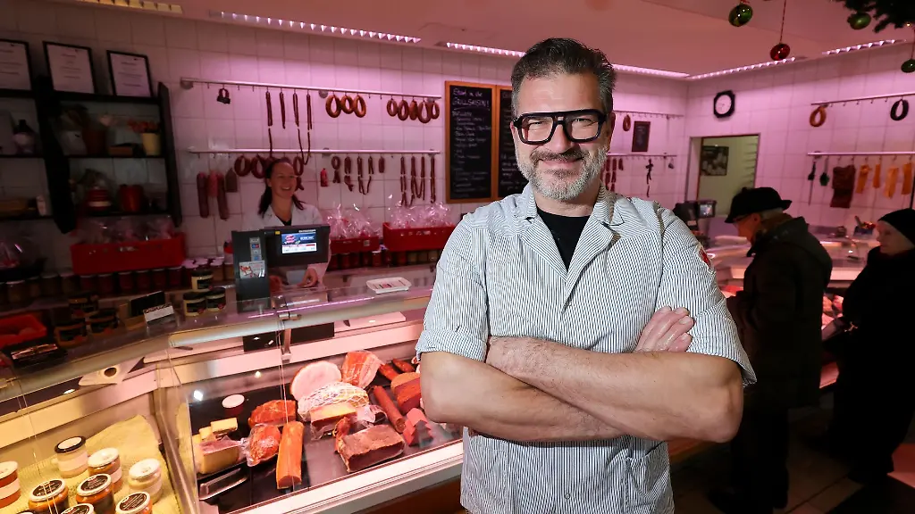 Fuer-Metzgermeister-Franz-Richter-ist-die-Zeit-vor-Weihnachten-sehr-umsatzstark