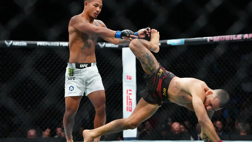 Dec-6-2025-Las-Vegas-Nevada-UNITED-STATES-Alexandre-Pantoja-red-gloves-fights-Joshua-Van-blue-gloves-during-UFC-323-at-T-Mobile-Arena-Mandatory-Credit-Stephen-R