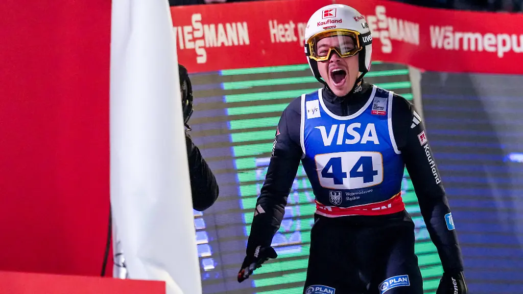 FIS-Ski-jumping-Skispringen-Ski-nordisch-World-Cup-in-Wisla-Philipp-Raimund-during-FIS-Ski-Jumping-World-Cup-large-hill-competition-in-Wisla-Poland-on-December-6-2025-Wisla-Poland-PUBLICATIONxNOTxINxFRA-Copyright-xFotoxOlimpikx-originalFilename-jastrzebowski-fisskiju251206-npTli