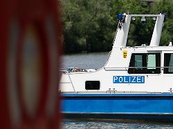 Baden-Württemberg: Mann fährt mit Auto in Rhein und ertrinkt