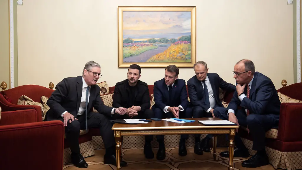 British-Prime-Minister-Sir-Keir-Starmer-Volodymyr-Zelenskyy-President-of-Ukraine-French-President-Emmanuel-Macron-Poland-s-Prime-Minister-Donald-Tusk-German-Chancellor-Friedrich-Merz-President-of-Ukraine-and-European-Leaders-in-Events-within-the-Coalition-of-the-Willing-on-May-10-2025-in-Kiev-Ukraine