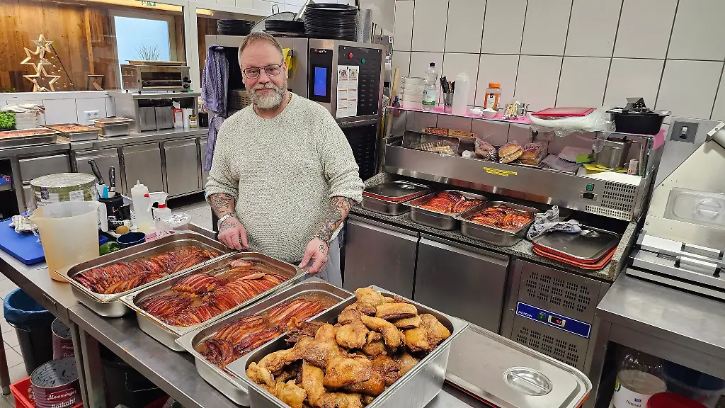 Essen-ist-Lebensfreude-Das-sagt-der-Koch-Gianluca-Calabrese-aus-Salzgitter-zu-seiner-Aktion-Rollender-Weihnachtsbraten