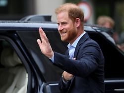 "Wie in 'Downton Abbey'": Prinz Harry scherzt über Leben als Royal