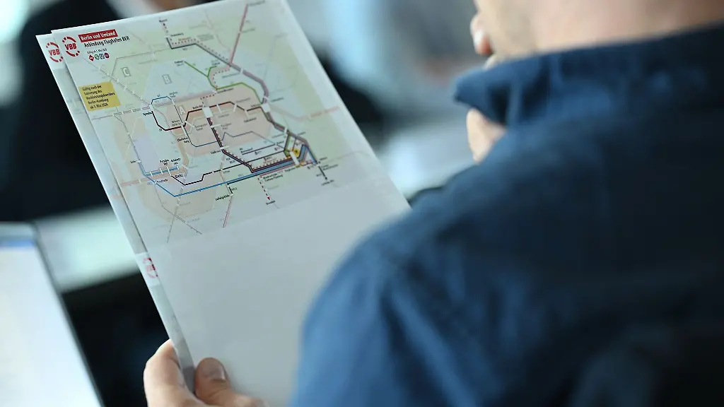 Naechsten-Sonntag-geht-die-Dresdner-Bahn-in-Betrieb-und-verkuerzt-die-Fahrzeit-zwischen-Berlin-und-dem-BER-deutlich