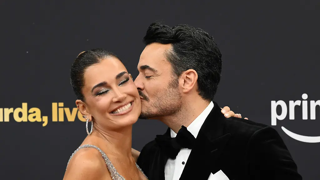 Jana-Ina-Zarrella-und-ihr-Mann-Giovanni-Zarrella-kommen-zur-77-Bambi-Verleihung-in-den-Bavaria-Filmstudios-ueber-den-roten-Teppich