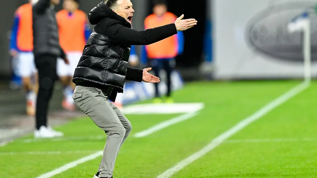 Christian-Eichner-musste-die-vierte-Zweiliga-Niederlage-in-Serie-hinnehmen