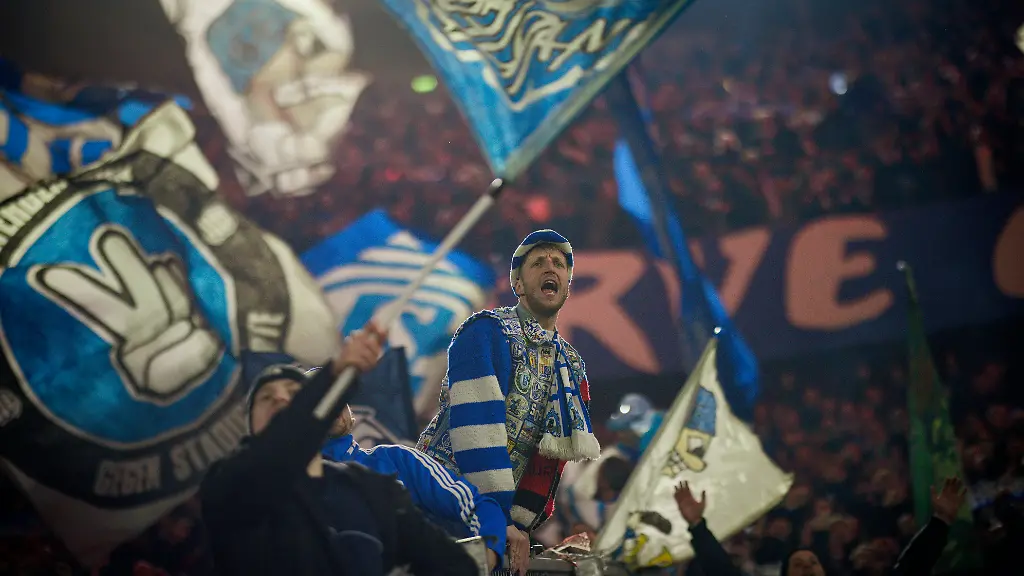 Duesseldorf-Germany-05th-Dec-2025-S04-Fans-Fortuna-Duesseldorf-FC-Schalke-04-05-12