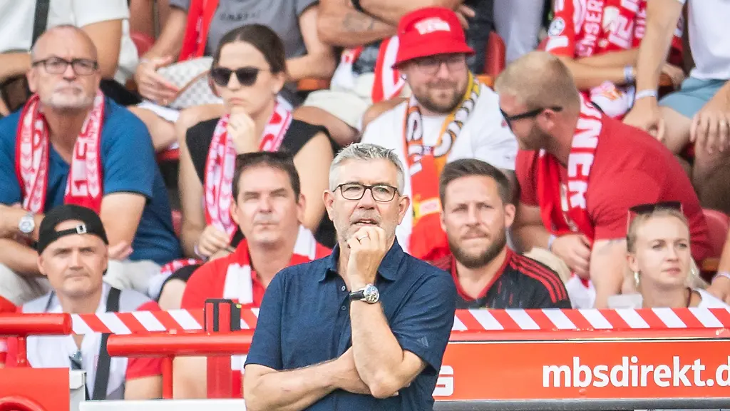 1-Fussball-Bundesliga-1-FC-Union-Berlin-vs-1-FSV-Mainz-05-Berlin-20-08-2023-Urs-Fischer-1-FC-Union-Berlin-Trainer-1-Fussball-Bundesliga-1-FC-Union-Berlin-vs-1-FSV-Mainz-05-Stadion-An-der-Alten-Foersterei-Berlin-20-08-2023-DFL-REGULATIONS-PROHIBIT-ANY-USE-OF-PHOTOGRAPHS-AS-IMAGE-SEQUENCES-AND-OR-QUASI-VIDEO