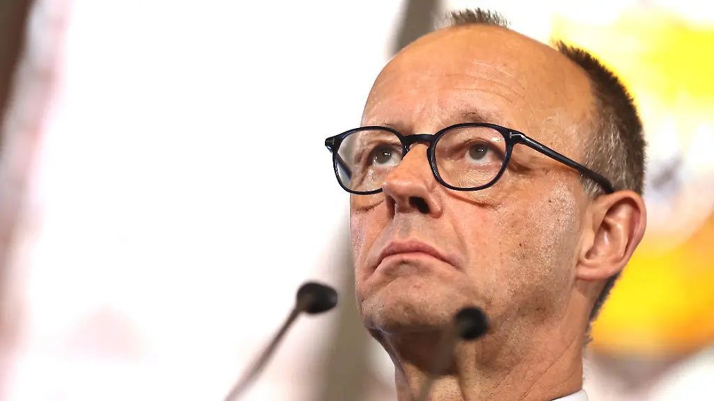 Chancellor-Friedrich-Merz-holds-a-press-conference-at-the-Rotes-Rathaus-Red-City-Hall-in-Berlin-Germany-on-December-3-2025-during-his-inaugural-visit-to-the-state-together-with-Berlin-s-Governing-Mayor-Kai-Wegner