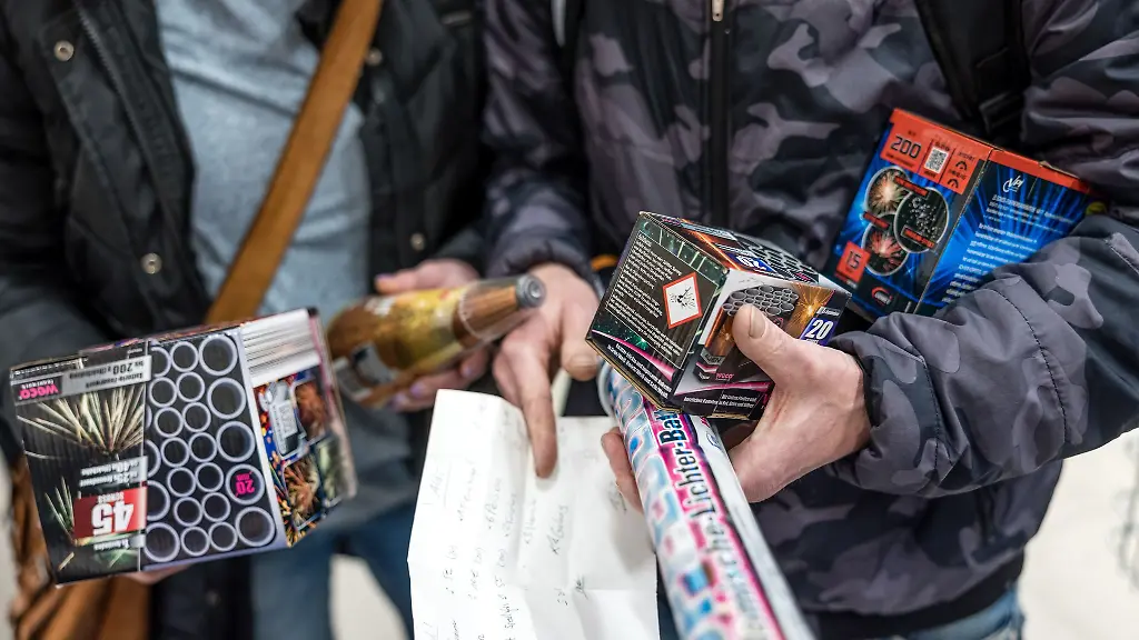 Der-Umgang-mit-Feuerwerk-ist-nicht-ungefaehrlich
