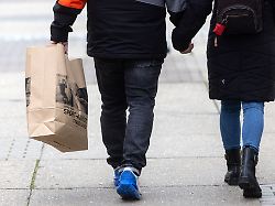 Thüringen: Advent-Shopping in mehreren Städten - Geschäft verhalten