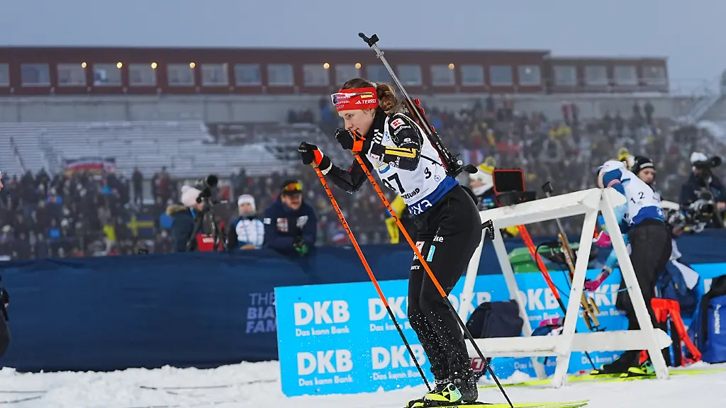 OeSTERSUND-SWEDEN-20251207-Janina-Hettich-Walz-Germany-before-the-start-of-the-women-s-10-km-pursuit-at-the-Biathlon-World-Cup-at-Oestersund-Ski-Stadium-in-Oestersund-Sweden-7-December-2025