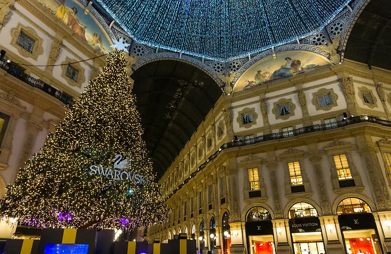Italien-die-Lombardei-Mailand-der-Weihnachtsbaum-von-Swarovski-in-Galleria-Vittorio-Emanuele-II-Italy-Lombardy-Milan-Swarovski-christmas-tree-in-Galleria-Vittorio-Emanuele-II