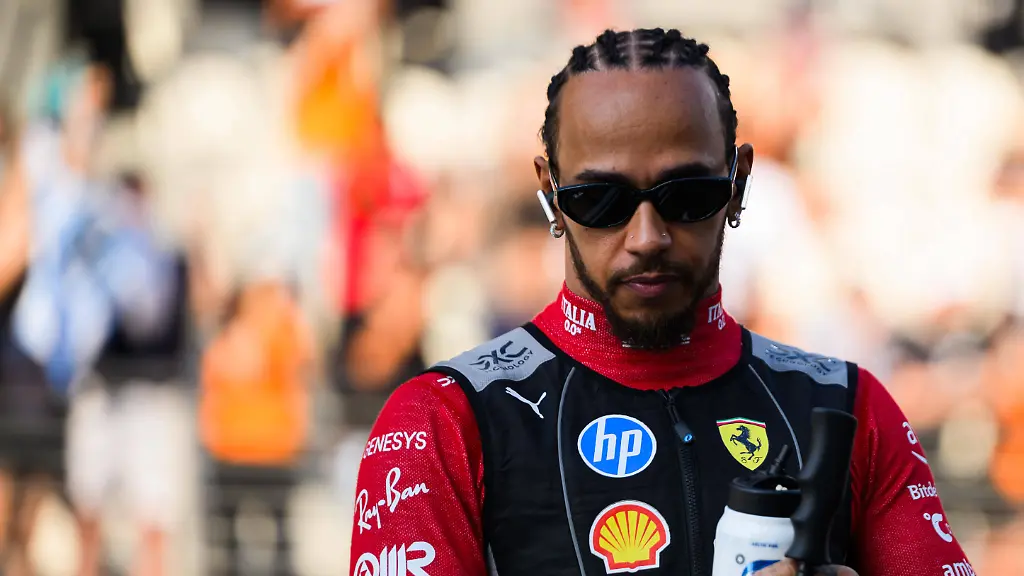 F1-Grand-Prix-of-Abu-Dhabi-Lewis-Hamilton-of-the-Scuderia-Ferrari-HP-F1-Team-participates-in-Race-Day-on-Yas-Island-Abu-Dhabi-on-December-7-2025-Abu-Dhabi-Abu-Dhabi-United-Arab-Emirates-PUBLICATIONxNOTxINxFRA-Copyright-xAhmadxAlShehabx-originalFilename-alshehab-formula1251207-npgvd