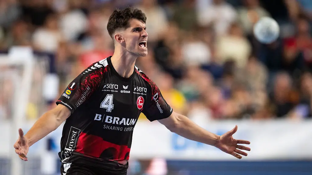 Nikolaj-Enderleit-bleibt-bis-2027-in-Melsungen