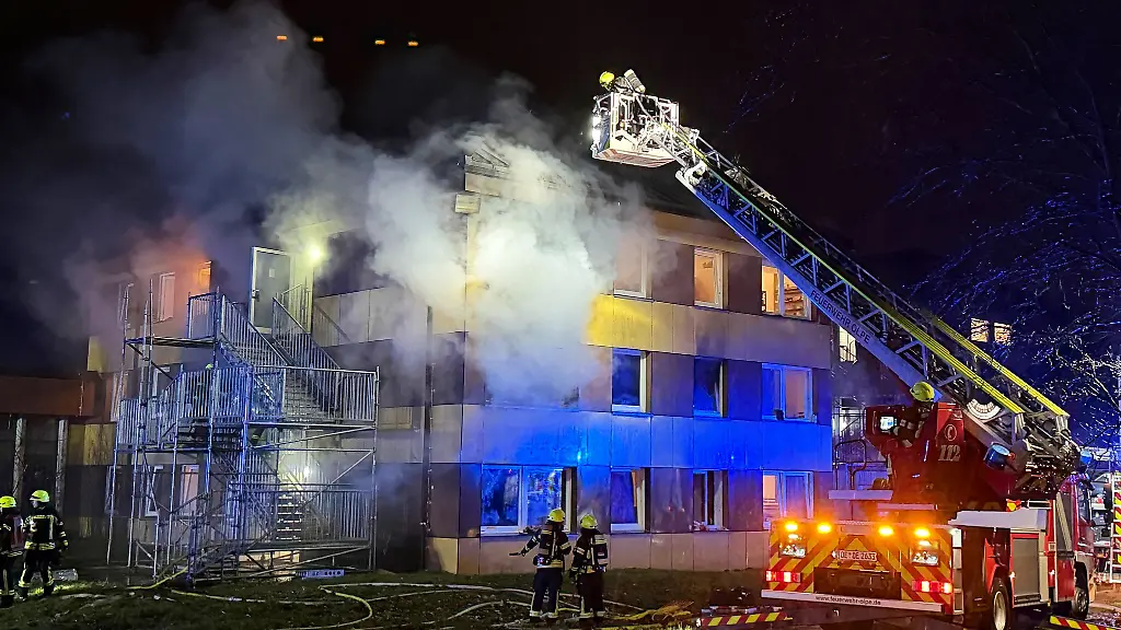 Mindestens-ein-Zimmer-der-Einrichtung-wurde-stark-beschaedigt
