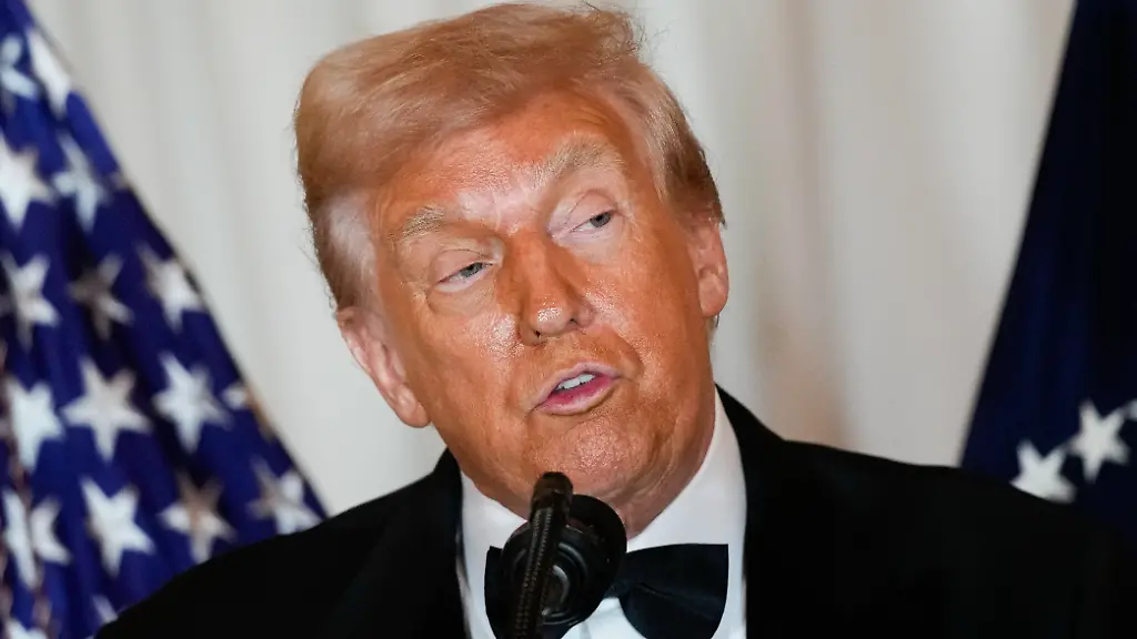 President-Donald-Trump-speaks-at-a-Kennedy-Center-Honors-reception-for-recipients-Sylvester-Stallone-George-Strait-Kiss-Gloria-Gaynor-and-Michael-Crawford-at-the-State-Department-Saturday-Dec-6-2025-in-Washington