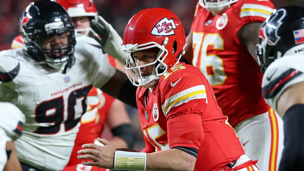 December-7-2025-Kansas-City-Chiefs-quarterback-Patrick-Mahomes-15-runs-the-ball-during-the-second-half-of-an-NFL-football-game-against-the-Houston-Texans-at-GEHA-Field-at-Arrowhead-Stadium-in-Kansas-City-MO