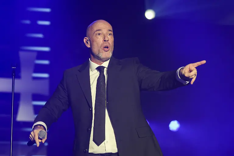 Der-nur-als-der-Graf-bekannte-Frontmann-singt-beim-Tourneeauftakt-der-Band-Unheilig-im-Haus-Auensee-Leipzig-Nachdem-die-Band-2016-ihr-vermeintliches-Abschiedskonzert-gespielt-hatte-gibt-es-jetzt-ein-neues-Album-und-eine-Tournee-mit-mehreren-Dutzend-Comeback-Konzerten