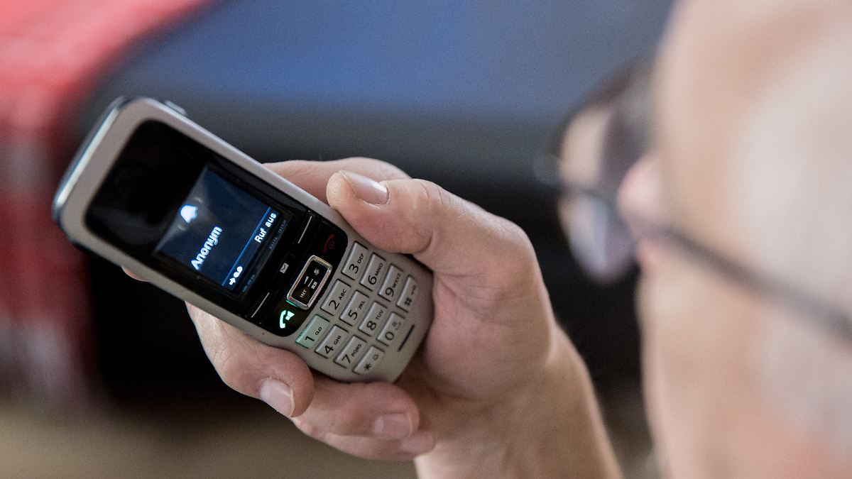 tausende-nummern-abgeschaltet-ermittler-durchkreuzen-pl-ne-von-telefonbetr-gern