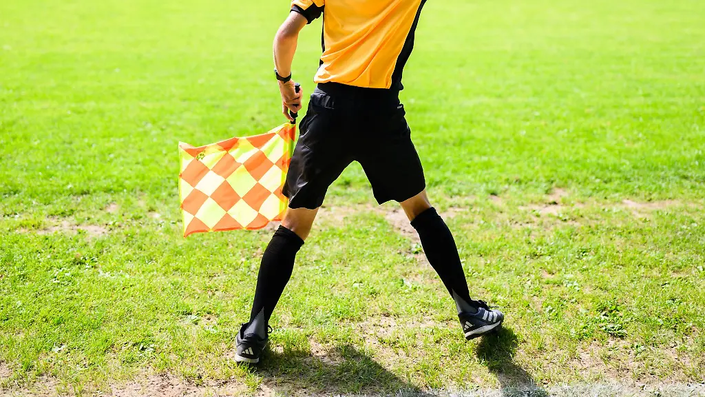 Nach-einem-Angriff-auf-einen-Spieler-ist-ein-Kreisliga-Spiel-in-Korntal-Muenchingen-abgebrochen-worden