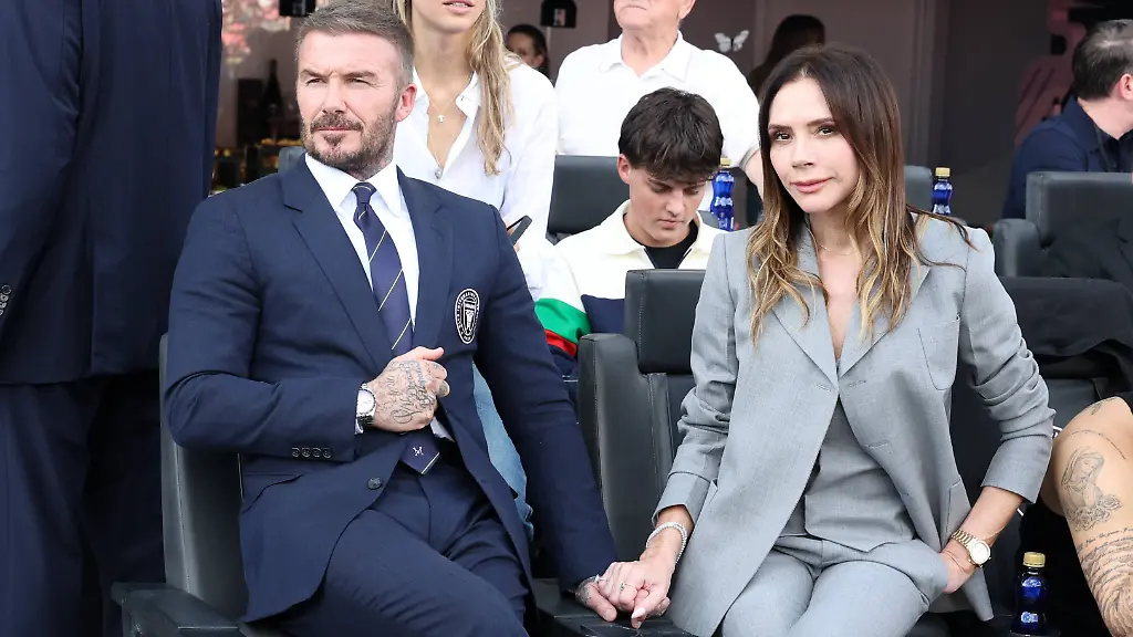 MLS-Fussball-Herren-USA-2025-MLS-Cup-Vancouver-Whitecaps-FC-at-Inter-Miami-CF-Dec-6-2025-Fort-Lauderdale-Florida-USA-Inter-Miami-owner-David-Beckham-and-wife-Victoria-Beckham-look-on-prior-to-the-2025-MLS-Cup-against-the-Vancouver-Whitecaps-at-Chase-Stadium