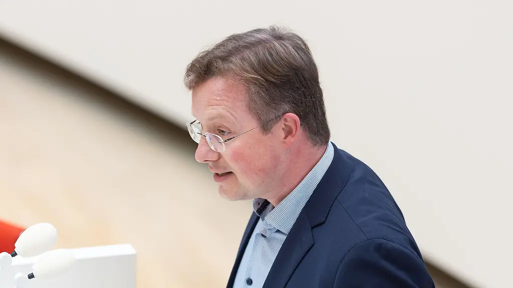 Der-Praesident-des-Landesrechnungshofs-Brandenburg-Harald-Kuemmel-fordert-das-Land-auf-kuenftig-weniger-Schulden-zu-machen