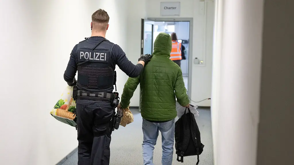 Mit-Hilfe-zusaetzlicher-Druckmittel-sollen-Abschiebungen-nach-der-Vorstellung-der-EU-Staaten-zukuenftig-schneller-gehen