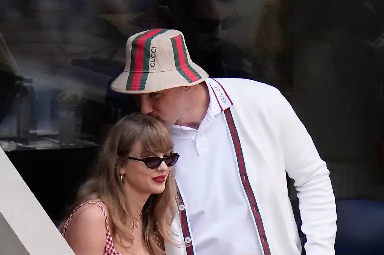 FILE-Taylor-Swift-gets-a-kiss-from-Kansas-City-Chiefs-tight-end-Travis-Kelce-as-they-arrive-to-watch-play-between-Jannik-Sinner-of-Italy-and-Taylor-Fritz-of-the-United-States-during-the-men-s-singles-final-of-the-U-S-Open-tennis-championships-Sept-8-2024-in-New-York