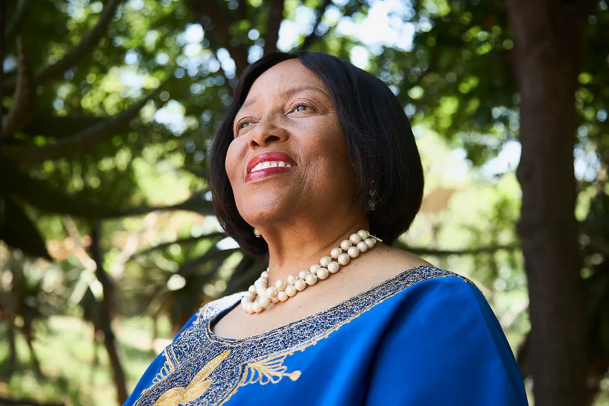 ACHTUNG-SPERRFRIST-8-DEZEMBER-17-00-UHR-ACHTUNG-DIESER-BEITRAG-DARF-NICHT-VOR-DER-SPERRFRIST-HANDOUT-Precious-Matsoso-Credit-Chris-de-Beer-Procter-for-Nature-ACHTUNG-DIESER-BEITRAG-DARF-NICHT-VOR-DER-SPERRFRIST-8-DEZEMBER-17-00-UHR-VEROeFFENTLICHT-WERDEN-EIN-BRUCH-DES-EMBARGOS-KOeNNTE-DIE-BERICHTERSTATTUNG-UeBER-STUDIEN-EMPFINDLICH-EINSCHRAeNKEN-VERWENDUNG-NUR-IN-ZUSAMMENHANG-MIT-DER-BERICHTERSTATTUNG-ZU-DEN-NATURE-S-10-2025-Quelle-https-press-springernature