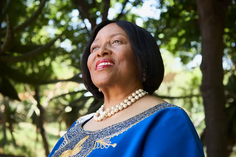 ACHTUNG-SPERRFRIST-8-DEZEMBER-17-00-UHR-ACHTUNG-DIESER-BEITRAG-DARF-NICHT-VOR-DER-SPERRFRIST-HANDOUT-Precious-Matsoso-Credit-Chris-de-Beer-Procter-for-Nature-ACHTUNG-DIESER-BEITRAG-DARF-NICHT-VOR-DER-SPERRFRIST-8-DEZEMBER-17-00-UHR-VEROeFFENTLICHT-WERDEN-EIN-BRUCH-DES-EMBARGOS-KOeNNTE-DIE-BERICHTERSTATTUNG-UeBER-STUDIEN-EMPFINDLICH-EINSCHRAeNKEN-VERWENDUNG-NUR-IN-ZUSAMMENHANG-MIT-DER-BERICHTERSTATTUNG-ZU-DEN-NATURE-S-10-2025-Quelle-https-press-springernature