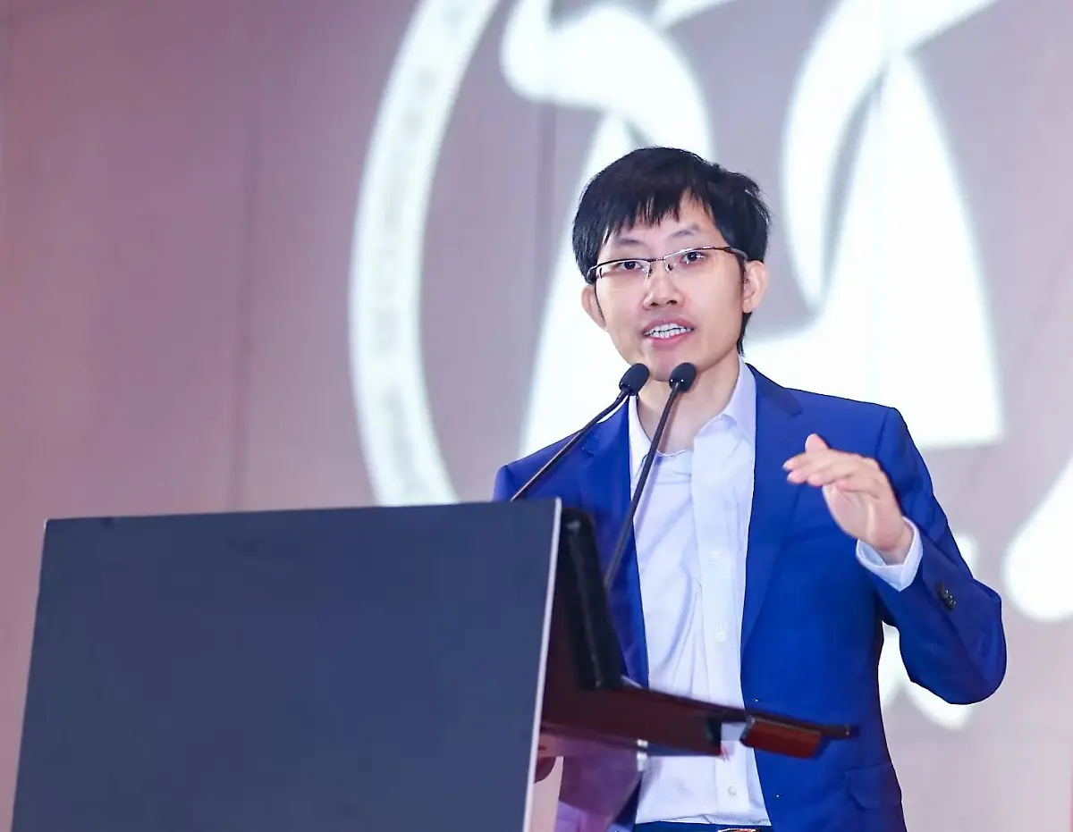 SHANGHAI-CHINA-AUGUST-30-Liang-Wenfeng-founder-of-startup-DeepSeek-delivers-keynote-speech-during-the-10th-China-Private-Equity-Golden-Bull-Awards-on-August-30-2019-in-Shanghai-China