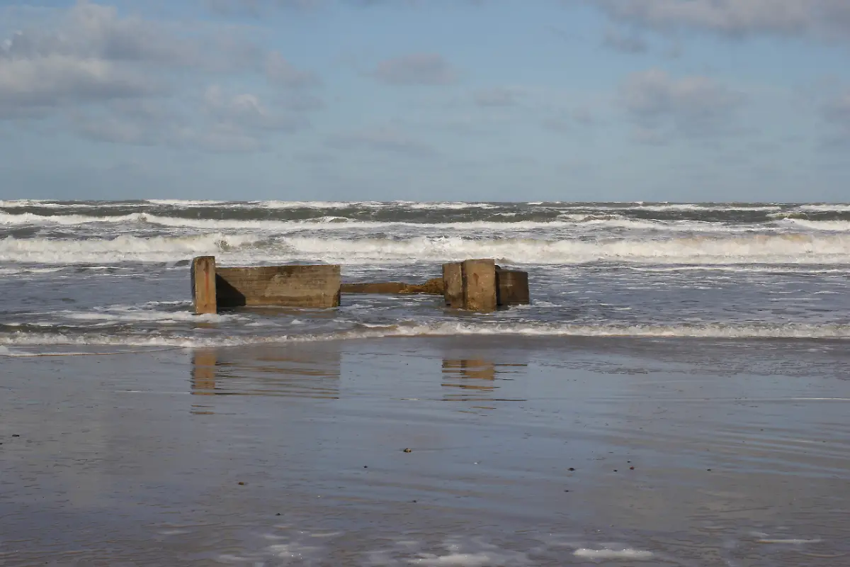 Deutsche-Bunker-am-Atlantikwall-Marine-Kuesten-Batterie-4-509-Loekken-Nord-Wehrbauten-Bunker-Loekken-Daenemark