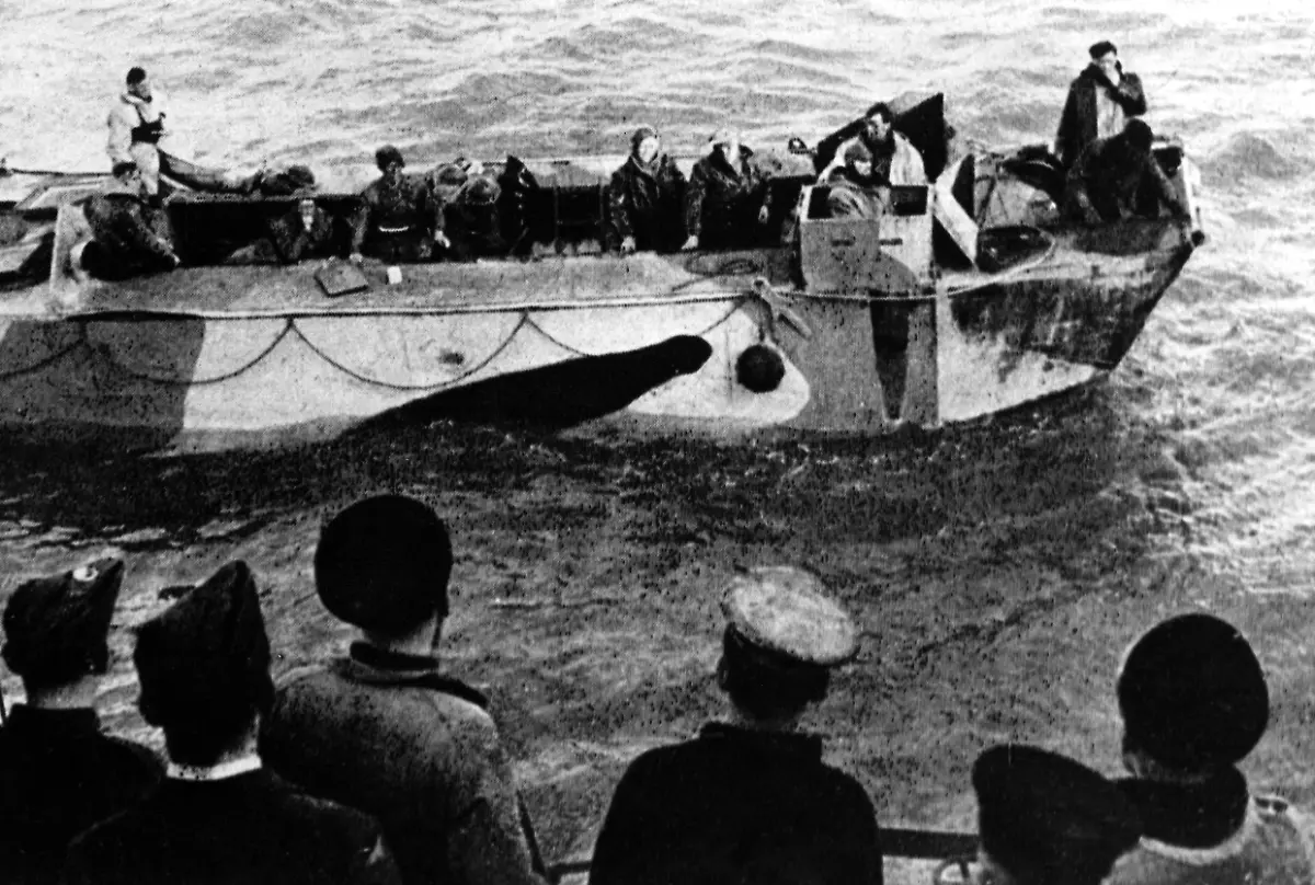 Rueckkehr-eines-britischen-Schnellbootes-nach-einem-Angriff-auf-den-von-deutschen-Truppen-besetzten-Hafen-St-Nazaire-an-der-franzoesischen-Atlantikkueste-im-Maerz-1942