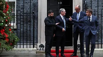 2025-12-08T144317Z_135326451_RC2ECIAFNNAR_RTRMADP_3_UKRAINE-CRISIS-ZELENSKIY-LONDON