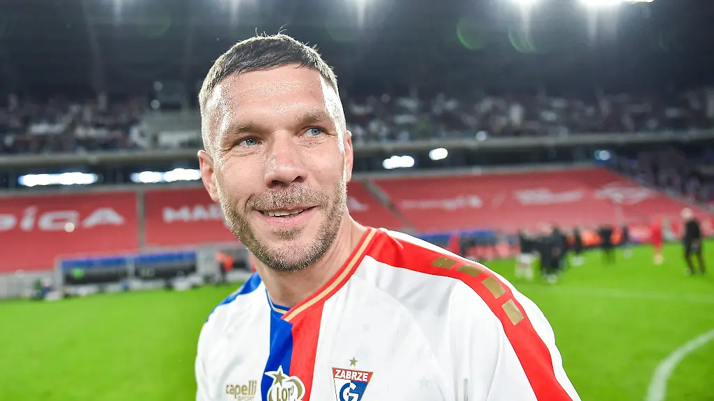 2025-10-26-Zabrze-Pilka-nozna-PKO-BP-Ekstraklasa-Sezon-2025-2026-Gornik-Zabrze-Jagiellonia-Bialystok-N-z-Lukas-Podolski-radosc-wygrana-zwyciestwo-Foto-Marcin-Bulanda-PressFocus-2025-10