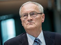 Kontakt zu Block-Enführer: Bericht: EX-BND-Chef Hanning leitete Kinderpornografie weiter