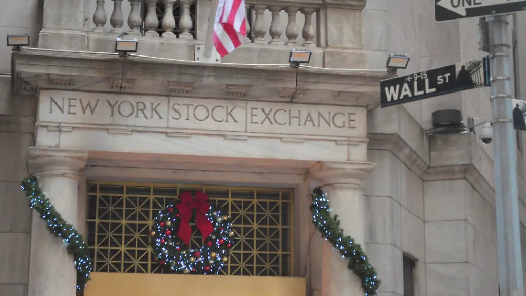 The-New-York-Stock-Exchange-is-seen-decorated-in-Christmas-decorations-in-the-Financial-District-in-Manhattan-New-York-City