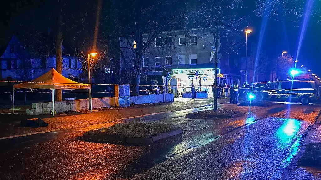 Die-Polizei-rueckte-am-Montagabend-mit-einem-Grossaufgebot-in-Luenen-an