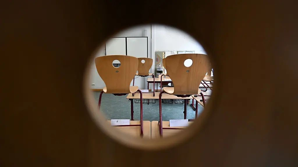 Die-staatlichen-Schulaemter-sind-verpflichtet-bei-Langzeitkranken-die-moegliche-Dienstfaehigkeit-zu-ueberpruefen