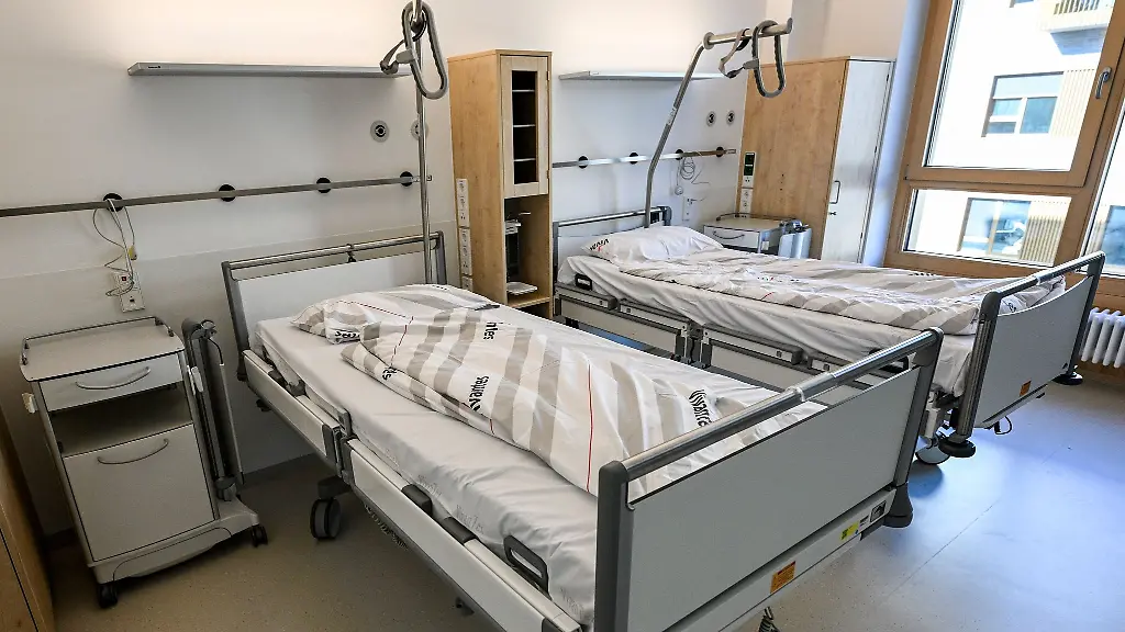 Niedersachsens-Kliniken-halten-laut-Minister-Andreas-Philippi-derzeit-Tausende-Betten-zu-viel-vor