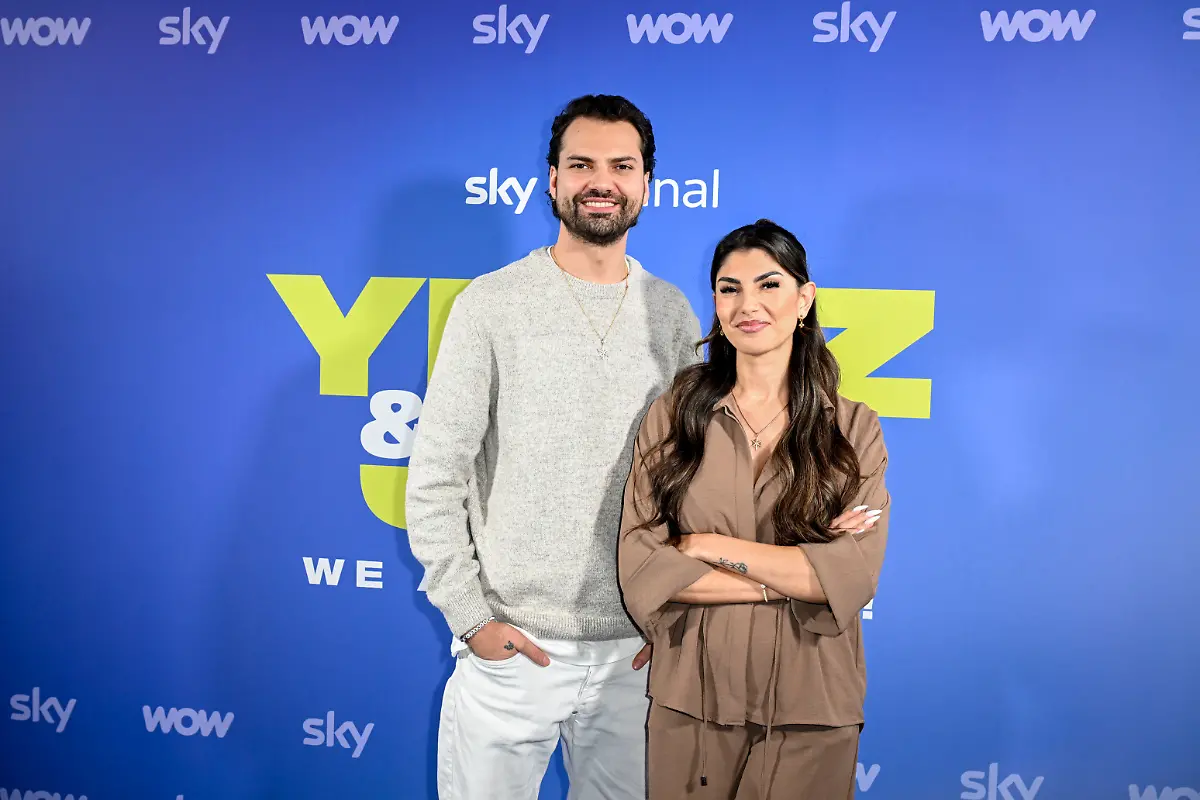 UNTERFOHRING-GERMANY-NOVEMBER-18-Yeliz-Koc-and-Jimi-Blue-Ochsenknecht-during-the-Yeliz-Jimi-We-Are-Family-photocall-at-Sky-Sports-Deutschland-HQ-on-November-18-2025-in-Unterfohring-Germany