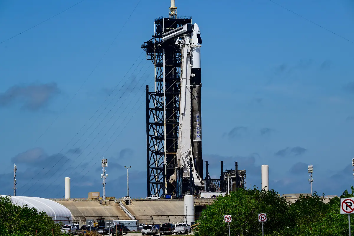 March-31-2025-Merritt-Island-Florida-USA-A-SpaceX-Falcon-9-rocket-with-the-Crew-Dragon-Resilience-capsule-sits-on-Launch-Complex-39A-LC-39-at-NASAA-a-a-s-Kennedy-Space-Center-Florida-on-Mar-31-2025-ahead-of-the-scheduled-Fram2-launch-The-first-all-civilian-mission-crew-of-four-will-be-making-history-as-the-first-human-spaceflight-mission-to-fly-over-the-EarthA-a-a-s-poles-during-their-multi-day-mission-The-civilian-crew-consists-of-cryptocurrency-investor-and-entrepreneur-Chun-Wang-as-the-mission-commander-vehicle-commander-Jannicke-Mikkelsen-vehicle-pilot-Rabea-Rogge-and-mission-specialist-and-medical-officer-Eric-Philips-They-are-set-to-launch-aboard-the-Dragon-capsule-at-9-46-p-m-EDT-on-Mar-31-2025-with-3-backup-launch-opportunities-within-the-approximate-4-5-hour-window