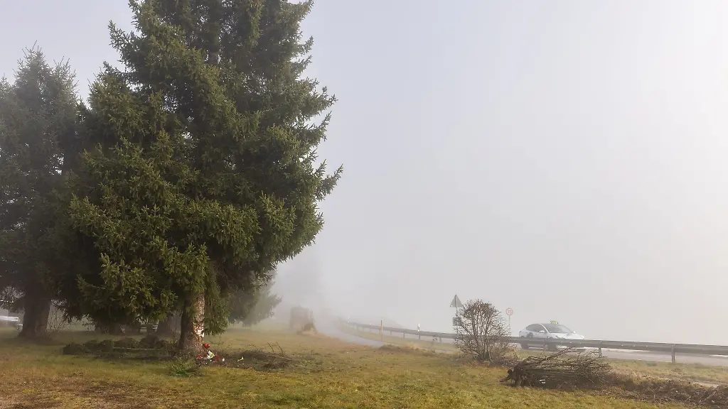 Am-Unfallort-wurden-Kerzen-aufgestellt